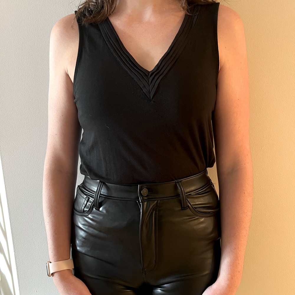 Banana Republic Black V-Neck Tank Top Medium